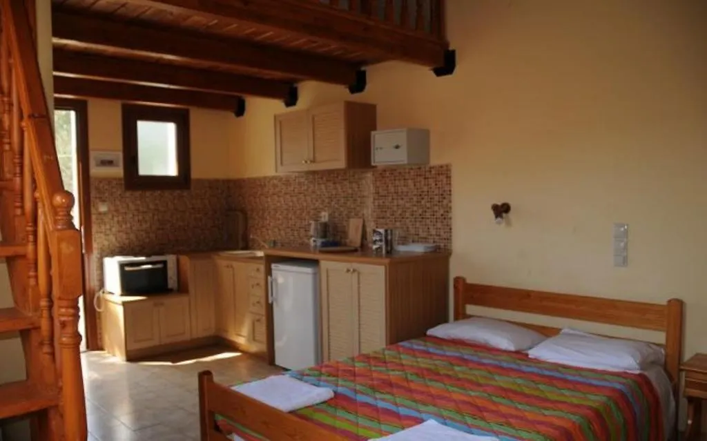 Aparthotel Helena'S Studios Livathos