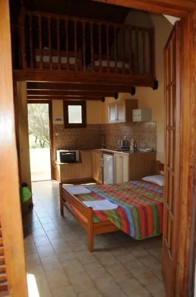 Aparthotel Helena'S Studios Livathos